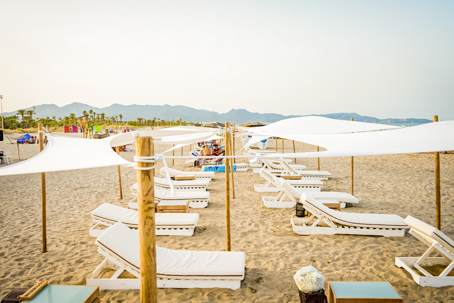 Descubre el Solarium de Dharma Playa: Tu Oasis de Relax en Castellón